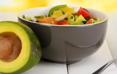 Ein erfrischender Avocado-Salat mit saftigen Garnelen