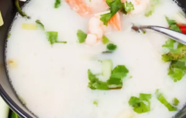 Authentisches Rezept für Tom Kha Gai mit Garnelen