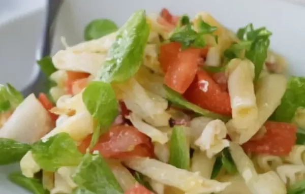 Bunter Nudelsalat mit Cocktailtomaten