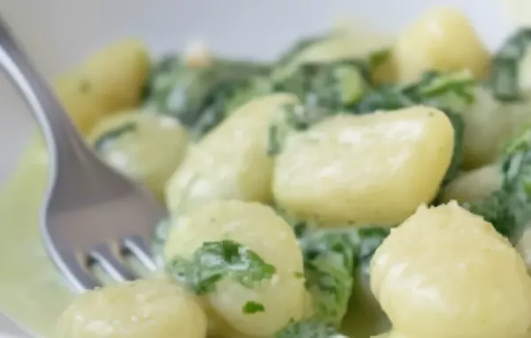 Cremige Gnocchi in herzhafter Gorgonzolasauce mit Spinat