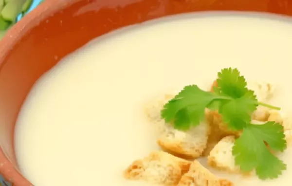 Delikate Spargelcremesuppe mit Kartoffeln