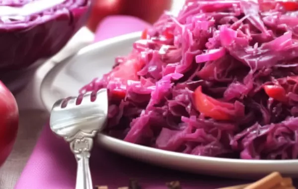 Ein herbstliches Rezept für Apfel-Rotkraut mit einem herzhaften Touch von Speck und Zwiebeln.