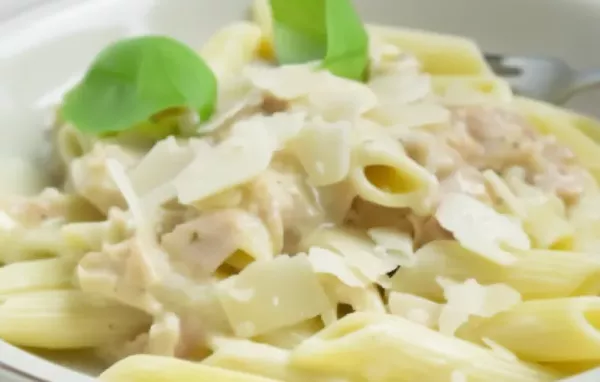 Ein klassisches Rezept für Penne Carbonara mit cremiger Ei-Speck-Sauce