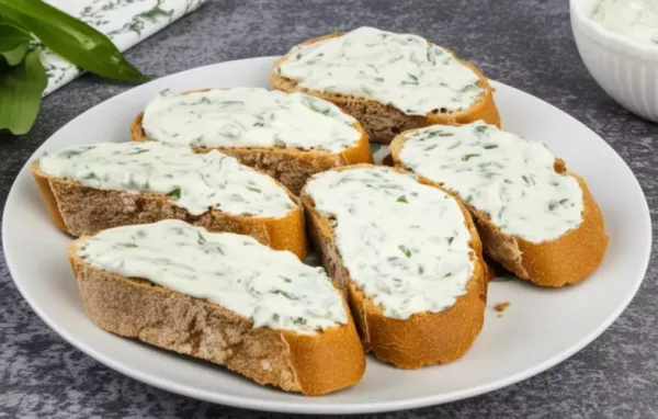 Ein köstlicher cremiger Topfenaufstrich mit frischem Bärlauch