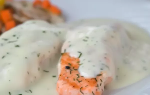 Ein köstliches Rezept für gebratenen Lachs mit einer cremigen Dillsauce, perfekt für einen besonderen Anlass.