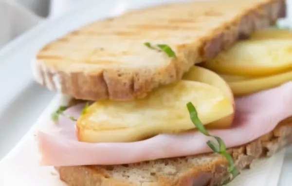 Ein köstliches Rezept für Schinken-Apfel-Toast