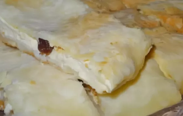 Ein traditioneller österreichischer Topfenstrudel nach Omas Rezept