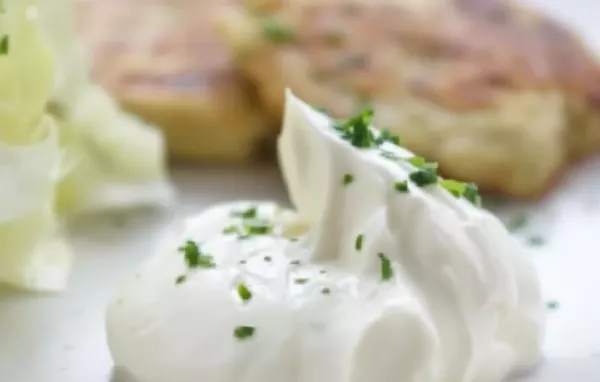 Einfacher Knoblauch-Dip - ein leckerer Begleiter zu Gemüsesticks oder Nachos