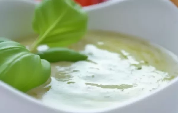 Einfacher und leckerer Pesto-Dip zum Dippen