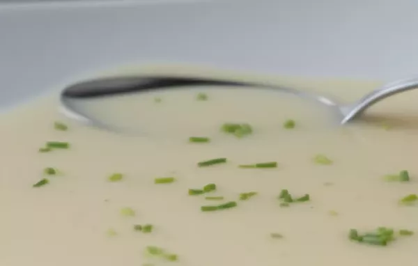 Einfaches Rezept für eine köstliche cremige Kartoffelsuppe