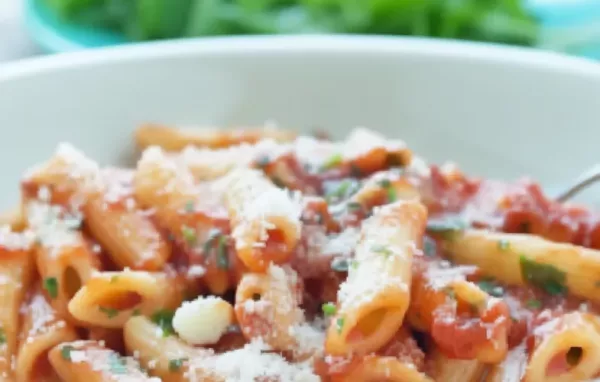 Einfaches Rezept für Linguine mit frischen Kräutern und aromatischer Tomatensoße