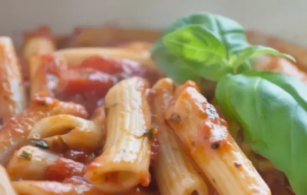 Einfaches Rezept für Penne mit schneller Tomatensauce