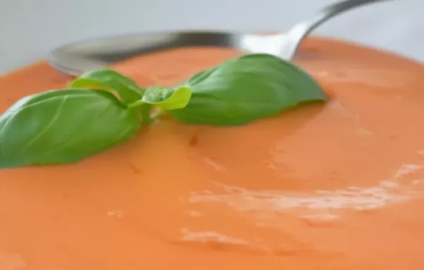 Erfrischend leckere Rote Joghurtsuppe