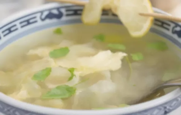 Erfrischende Zitronen-Hühnersuppe für die kalte Jahreszeit