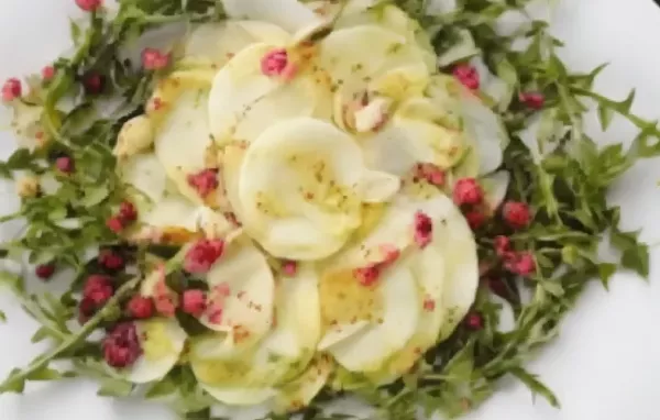 Erfrischender Apfel-Kohlrabisalat mit Joghurtdressing