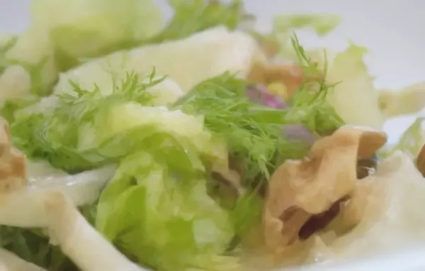 Erfrischender Blattsalat mit Fenchel und Orangen