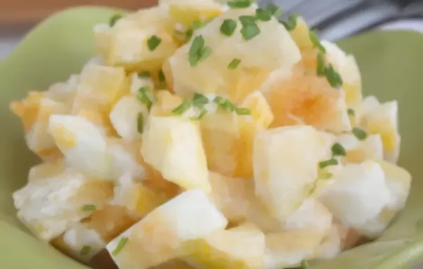 Erfrischender Eiersalat mit exotischer Ananas