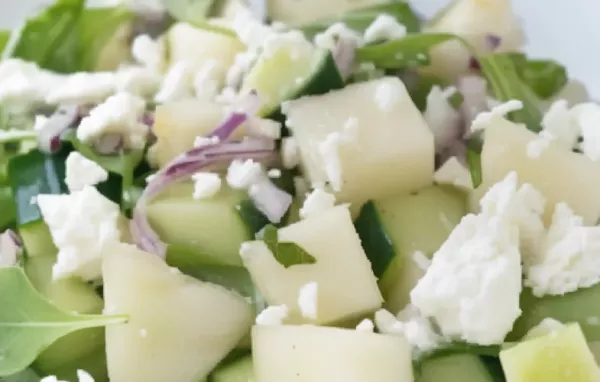 Erfrischender Melonensalat mit herzhaftem Schafskäse