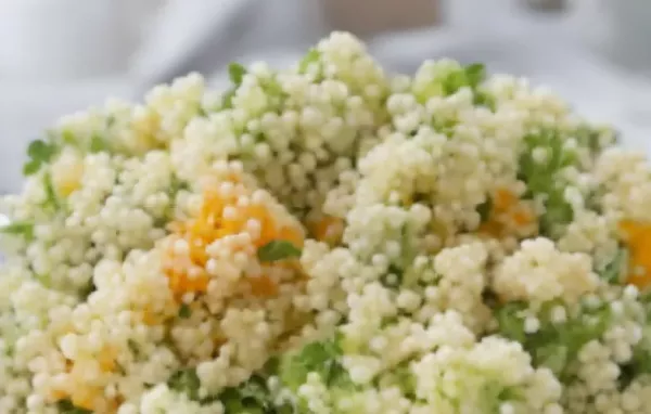 Erfrischender Orangen-Avocado-Salat mit Rucola und Walnüssen