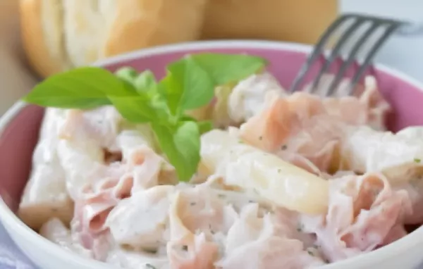 Erfrischender Spargelsalat mit herzhaftem Schinken