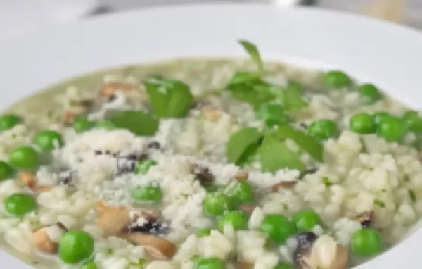 Erfrischendes Erbsenrisotto mit einem Hauch von Minze