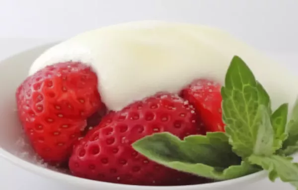 Erfrischendes Erdbeerdessert mit Mascarpone und Baiser