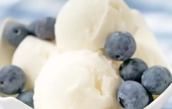 Erfrischendes und einfaches Joghurt-Eis ohne Eismaschine