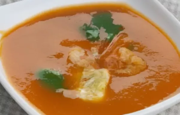 Exotische Tomatensuppe mit Garnelen