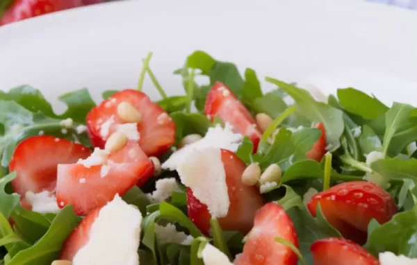 Frischer und bunter Salat mit mediterranem Flair