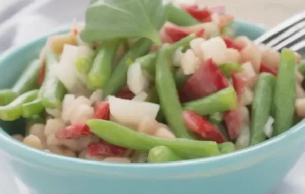 Frischer und gesunder Paprika-Fisolensalat