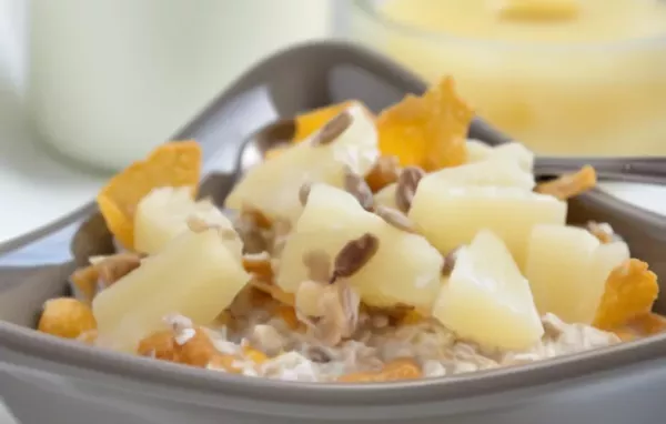 Frisches und fruchtiges Ananas Müsli