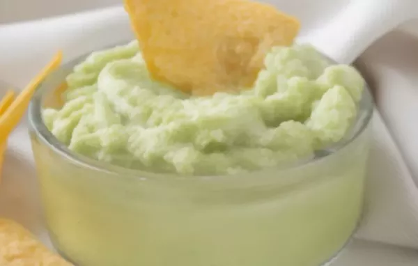 Fruchtig-scharfe Avocadocreme mit Limettensaft