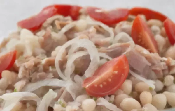 Fruchtiger Thunfisch-Bohnen-Salat mit einem Hauch von Zitrone