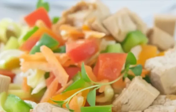 Fruchtiger Tofusalat mit exotischen Aromen