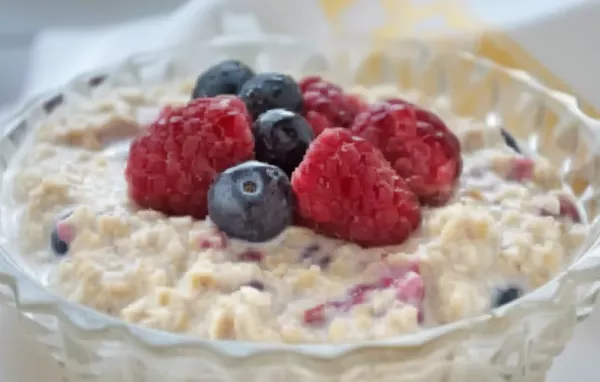 Fruchtiges Beeren-Müsli mit Joghurt