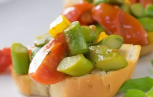 Frühlingshaftes Bruschetta mit frischem Spargel und Rosmarin