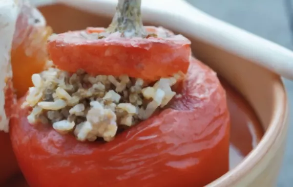 Hackfleisch-Paprika mit Joghurt-Dip