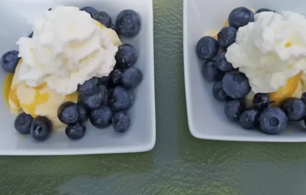 Heidelbeer-Eierlikör-Becher - Ein cremiges und fruchtiges Dessert zum Genießen