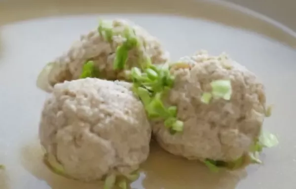 Herzhafte Brätknödel mit Semmelwürfeln