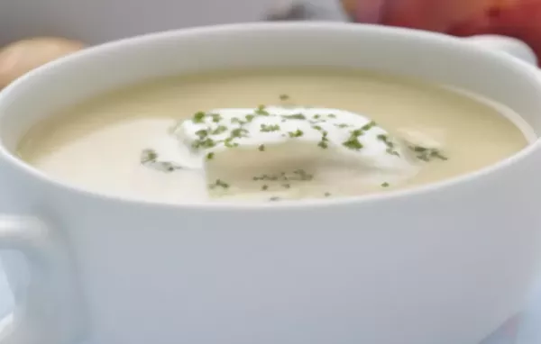 Herzhafte Kartoffel-Apfel-Suppe mit einem Hauch von Süße