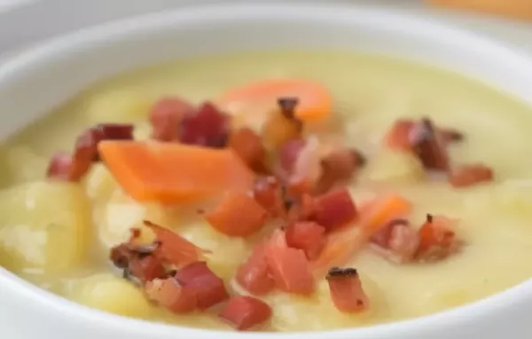 Herzhafte Kartoffelsuppe mit knusprigem Speck