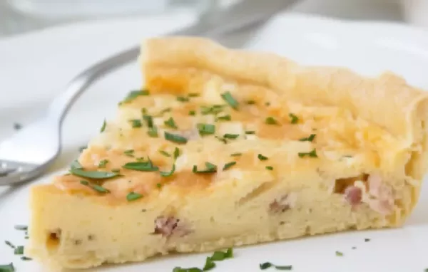 Herzhafter Kuchen mit Zwiebeln und Käse