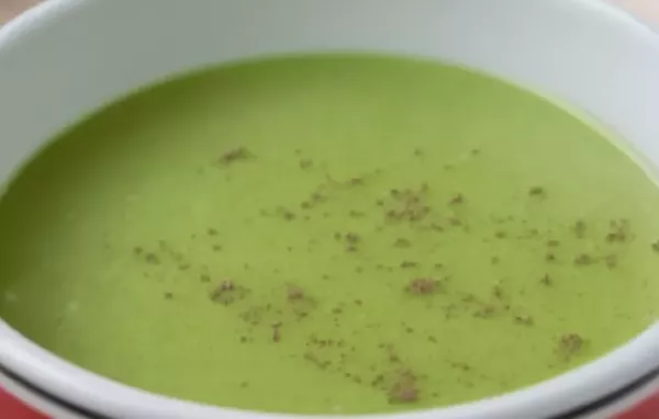 Indische Erbsencreme-Gemüsesuppe