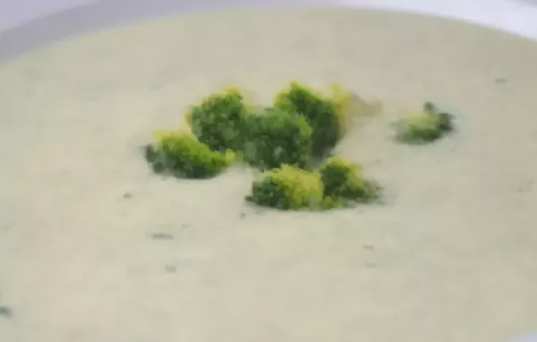 Käse-Brokkoli-Suppe mit Estragon - Eine cremige und würzige Suppe für kalte Tage