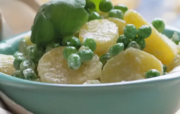 Kartoffelsalat mit Erbsen