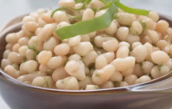 Klassischer Bohnensalat mit frischen Zutaten