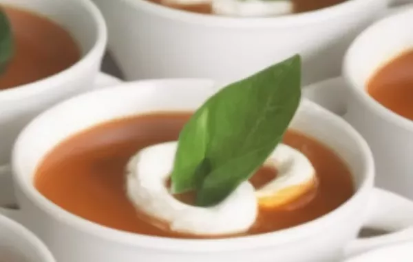 Klassisches Rezept für eine würzige Tomatensuppe