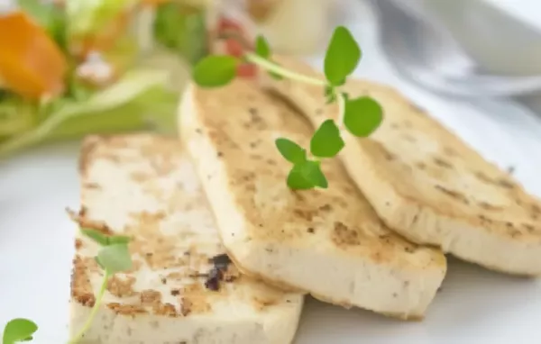 Knuspriger gebratener Tofu mit Gemüse