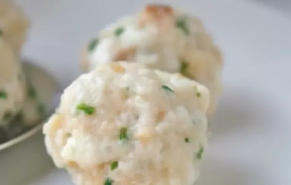 Köstliche Birnenknödel mit Zimt und Semmelbröseln