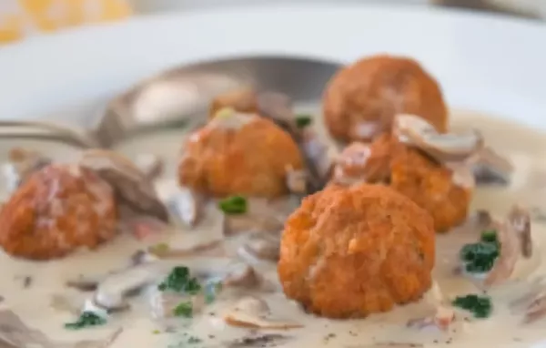 Köstliche Fleischbällchen in cremiger Champignonsuppe